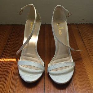 Lulu’s White and Gold Pebbled Strappy Heels size 9